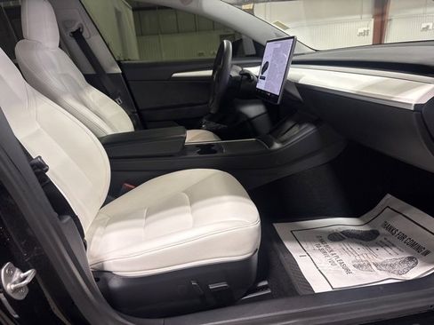 Used 2021 Tesla Model 3 Standard Range Plus image 8