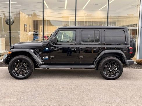 Used 2022 Jeep Wrangler Unlimited Sahara w/ Cold Weather Group image 3