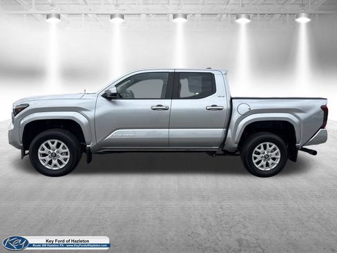 Used 2026 Toyota Tacoma SR5 AWD/4WD image 4