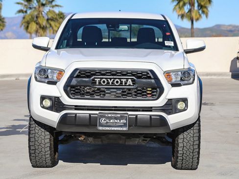Used 2018 Toyota Tacoma TRD Off-Road image 2