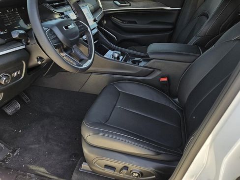 New 2026 Jeep Grand Cherokee Limited AWD/4WD image 13