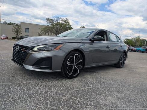 Used 2024 Nissan Altima 2.5 SR FWD image 9