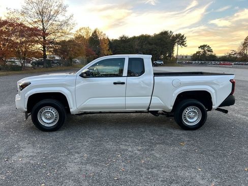 Used 2024 Toyota Tacoma SR image 2