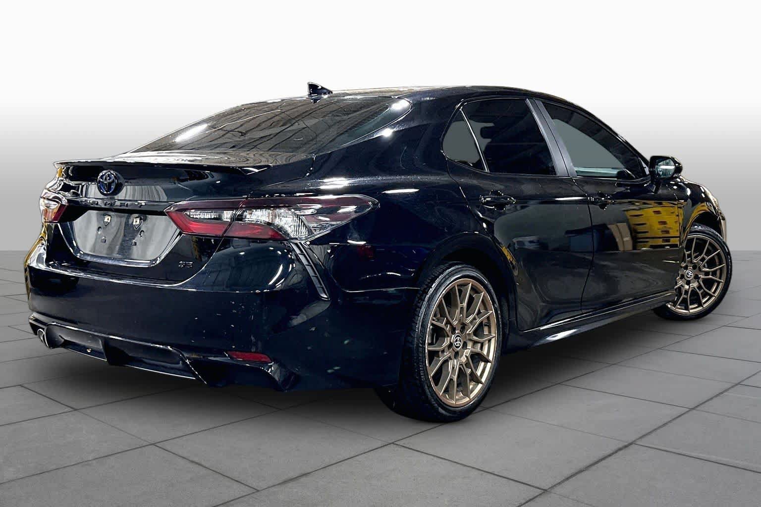 Used 2024 Toyota Camry SE w/ Convenience Package FWD image 13