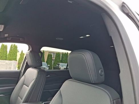 Certified 2025 Chevrolet Traverse LT w/ Midnight/Sport Edition FWD image 14