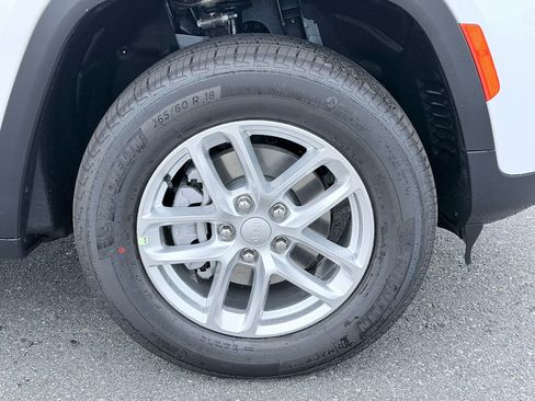 New 2026 Jeep Grand Cherokee Laredo RWD image 33