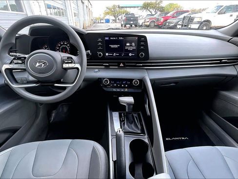 Used 2023 Hyundai Elantra SEL w/ Cargo Package image 18