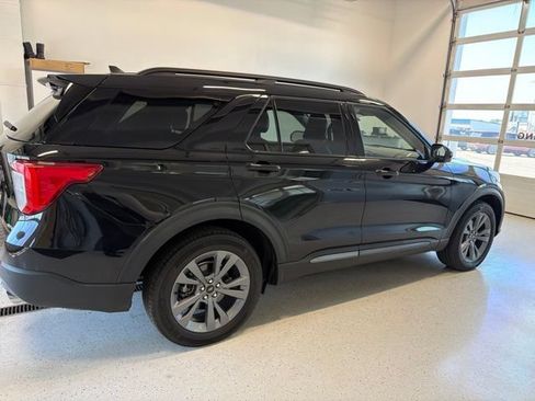 Used 2024 Ford Explorer XLT w/ Equipment Group 202A AWD/4WD image 10