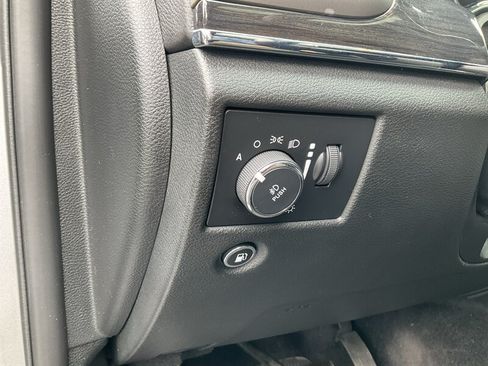 Used 2018 Jeep Grand Cherokee Overland AWD/4WD image 24