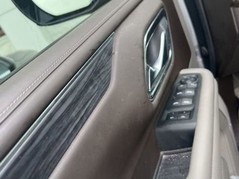 Used 2022 GMC Yukon SLT w/ SLT Premium Package image 16