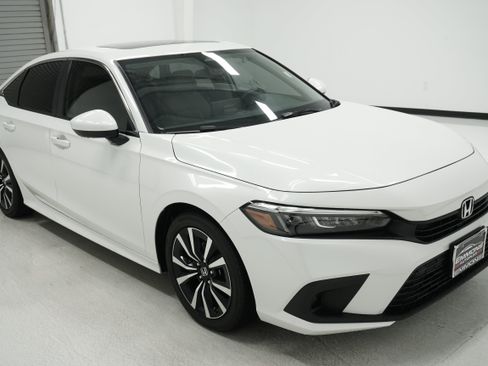 Used 2023 Honda Civic EX image 3