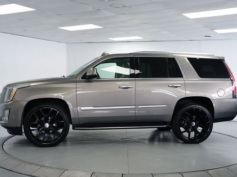 Used 2018 Cadillac Escalade Premium Luxury image 6