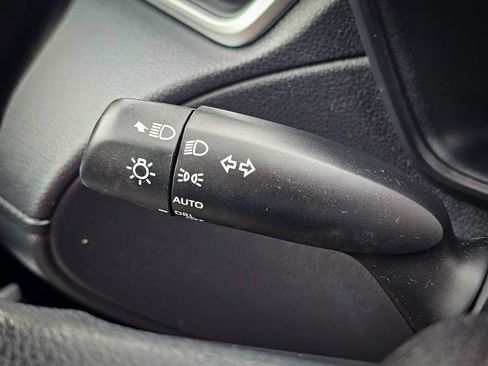 Used 2024 Toyota Corolla Cross AWD Hybrid image 17