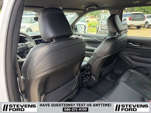 Used 2025 Jeep Grand Cherokee Altitude AWD/4WD image 27