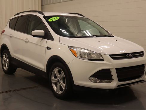 Used 2014 Ford Escape SE w/ Equipment Group 201A image 2