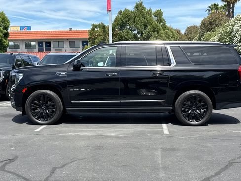Used 2023 GMC Yukon XL Denali Ultimate AWD/4WD image 8