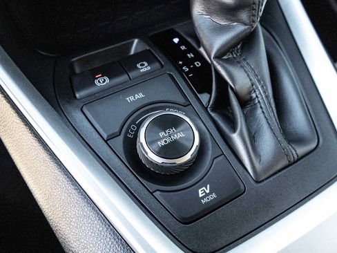 Certified 2025 Toyota RAV4 LE image 23