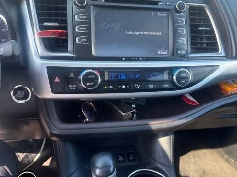 Used 2016 Toyota Highlander XLE AWD/4WD image 12