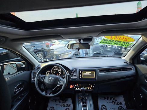 Used 2021 Honda HR-V EX image 10