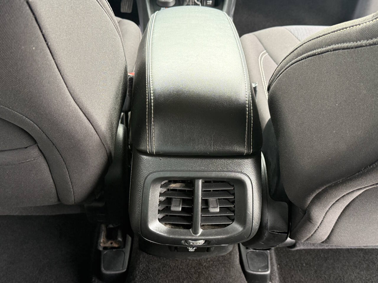 Used 2015 Jeep Cherokee Latitude AWD/4WD image 16