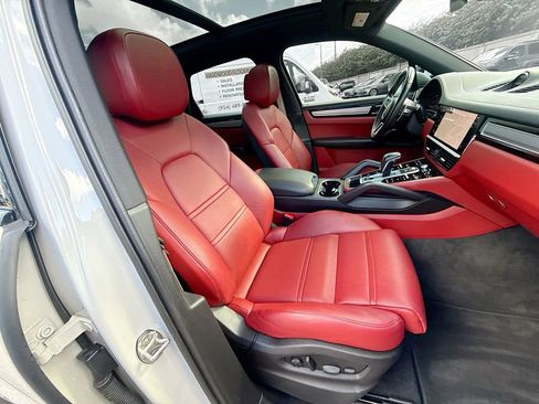 Used 2022 Porsche Cayenne image 33
