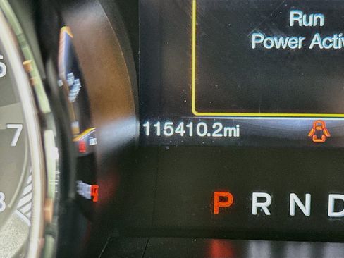 Used 2015 Ford Mustang Coupe RWD image 19