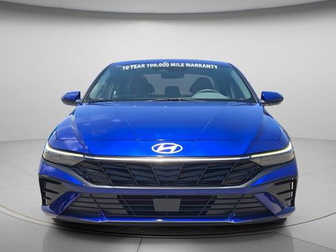 Used 2025 Hyundai Elantra SEL FWD image 5