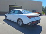 New 2025 Hyundai Elantra SE image 3