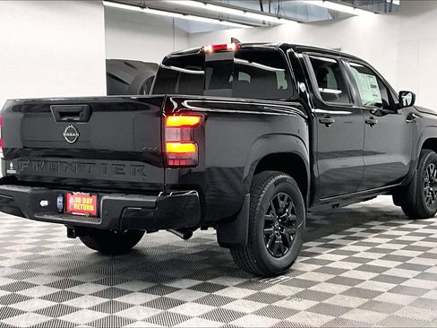 New 2026 Nissan Frontier SV w/ SV Convenience Package AWD/4WD image 18