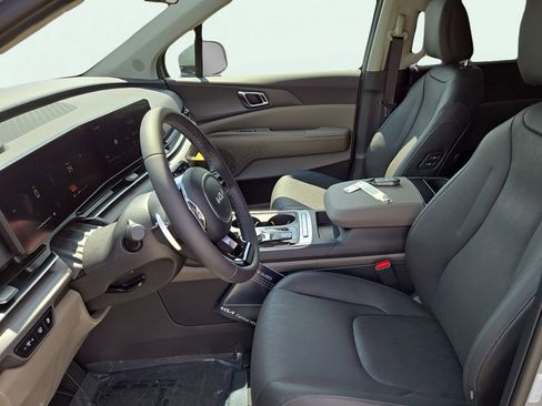 New 2026 Kia Carnival EX image 18