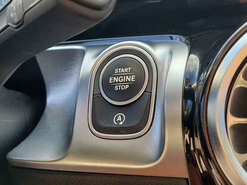 Used 2021 Mercedes-Benz GLB 250 w/ Premium Package image 29