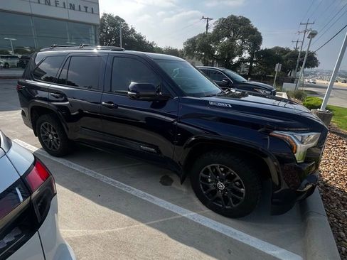 Used 2024 Toyota Sequoia Platinum AWD/4WD image 3