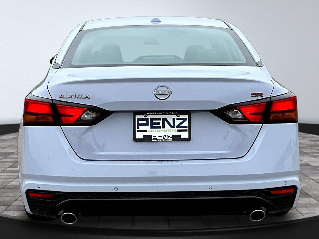 Used 2025 Nissan Altima 2.5 SR w/ SR Premium Package FWD image 6