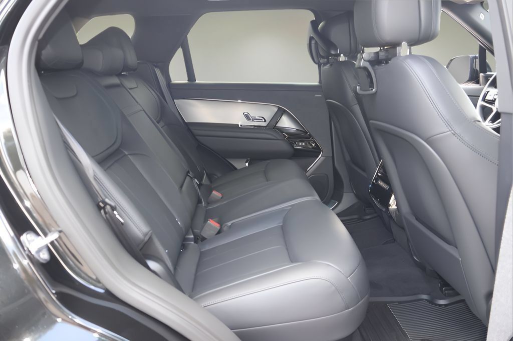 New 2026 Land Rover Range Rover Sport SE AWD/4WD image 15