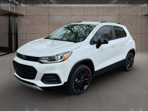 Used 2022 Chevrolet Trax LT w/ Redline Edition image 5