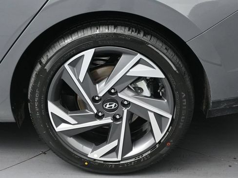 Used 2025 Hyundai Elantra SEL FWD image 36