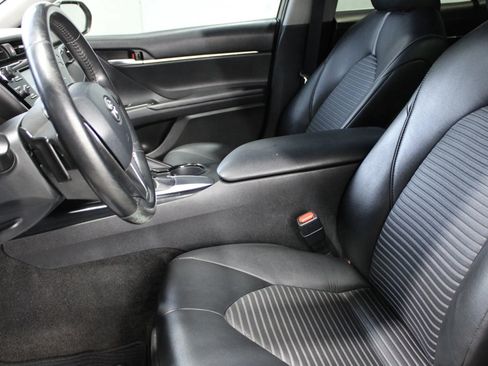 Used 2018 Toyota Camry SE w/ Convenience Package image 9