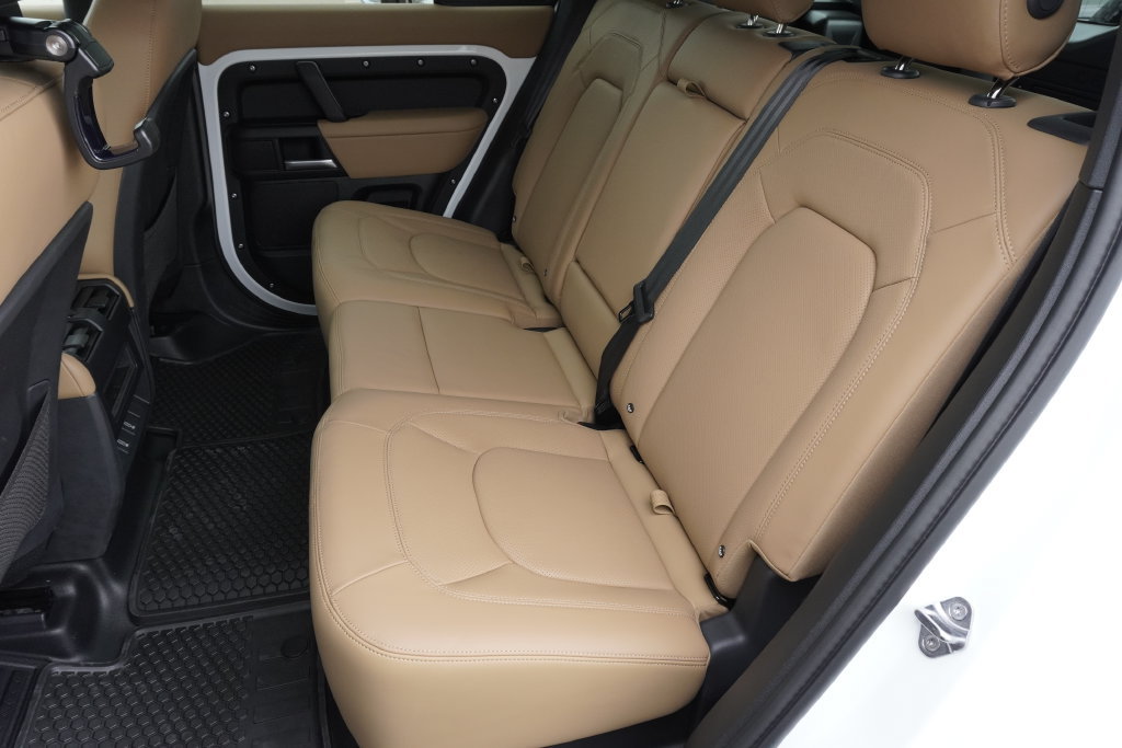 New 2026 Land Rover Defender 110 X-Dynamic SE AWD/4WD image 30