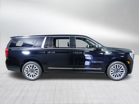 Used 2024 GMC Yukon XL Denali Ultimate image 8
