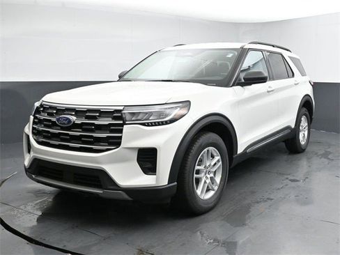 New 2025 Ford Explorer Active image 7