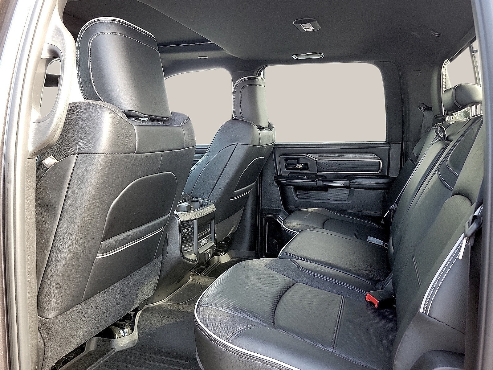 Used 2025 RAM 2500 Limited AWD/4WD image 9