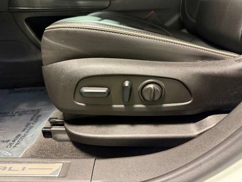 Used 2023 GMC Acadia Denali w/ Denali Ultimate Package FWD image 16