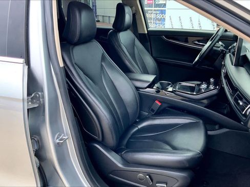 Used 2023 Lincoln Nautilus FWD w/ Premium Package image 8