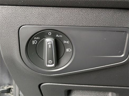 Used 2021 Volkswagen Tiguan SEL image 13
