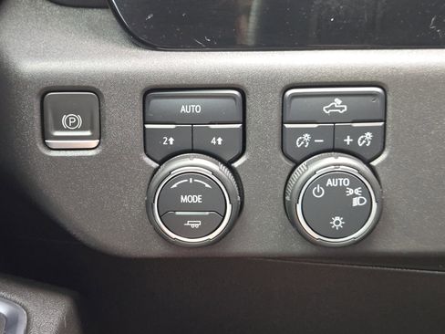 Used 2023 Chevrolet Silverado 1500 LT AWD/4WD image 26