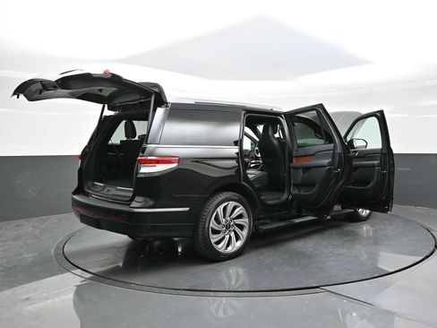 Used 2022 Lincoln Navigator Reserve AWD/4WD image 43