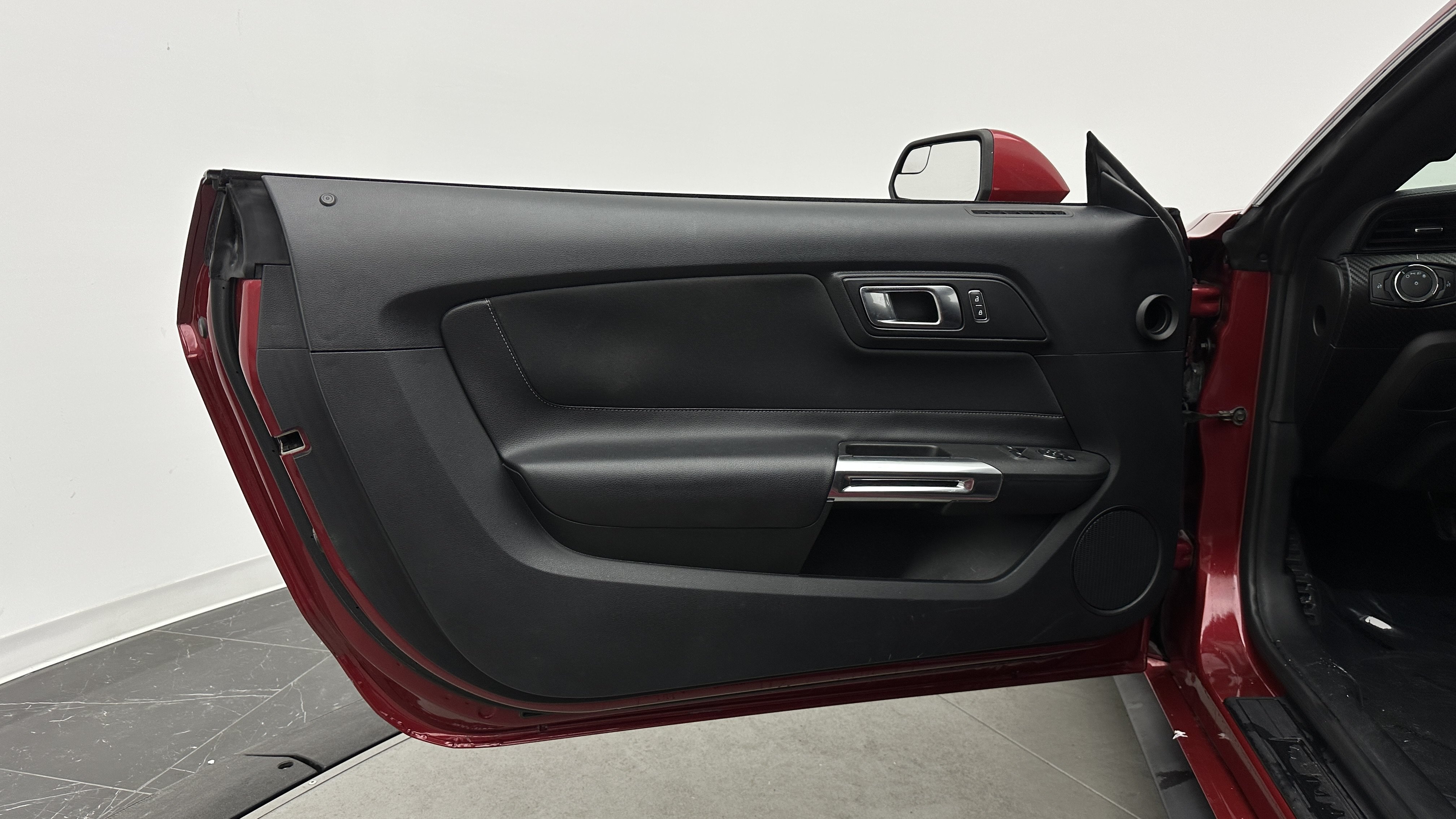 Used 2020 Ford Mustang Coupe RWD image 10
