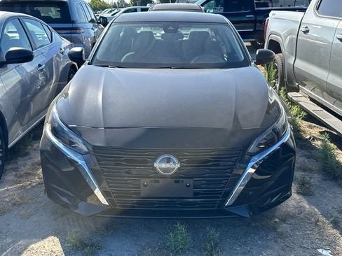 Used 2025 Nissan Altima 2.5 SV FWD image 3