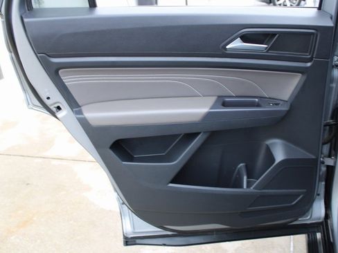 Certified 2021 Volkswagen Atlas Cross Sport SE image 20