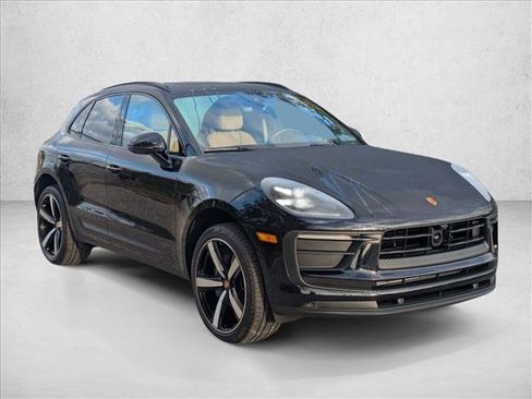 Used 2025 Porsche Macan image 3